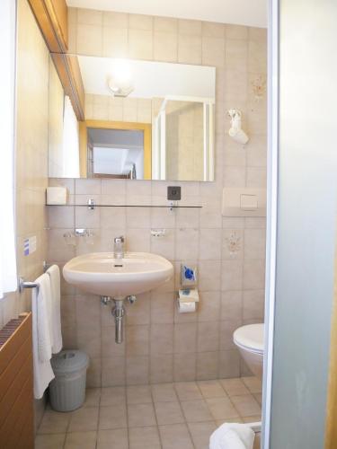 Salle de bains dans l'établissement Between Boutique Hotel