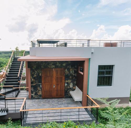 een huis met een trap daarheen bij Sky View Luxury Pool Villa - SHA in Suratthani