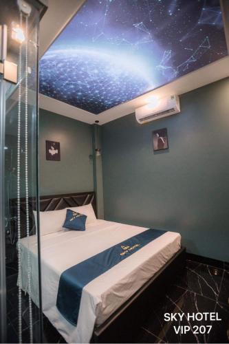Postel nebo postele na pokoji v ubytování Sky Hotel Bắc Giang