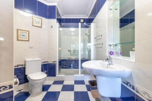 a bathroom with a toilet and a sink and a shower at Casa Presa da Moura in Carvoeiro