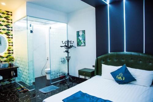 Postel nebo postele na pokoji v ubytování Sky Hotel Bắc Giang