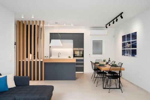 Porta Apt. - 2 bedroom penthouse + free parking!