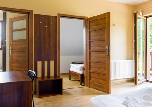 Una cama o camas en una habitación de Pod Chmielarzem