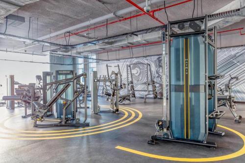 Fitness centrum a/nebo fitness zařízení v ubytování Contemporary Studio Living in Dubai Marina