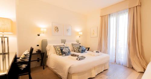 a bedroom with a bed and a large window at California Park Hotel in Forte dei Marmi