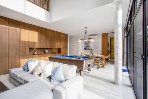 a living room with a couch and a pool table at Bangkok Luxury Pool Villa Thonglor in Ban Na Song
