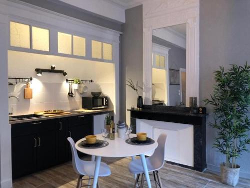 Η κουζίνα ή μικρή κουζίνα στο Studio au pied de la cité