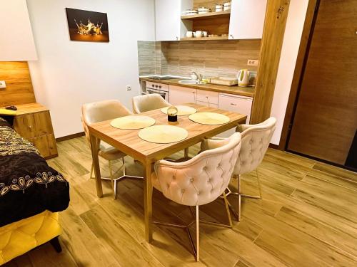 Kuchyň nebo kuchyňský kout v ubytování Zlatni apartman Borovi