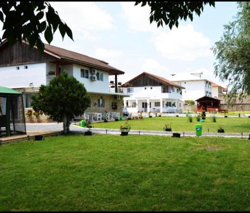 Taman di luar Vis de VARA