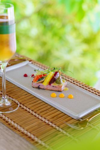 Makanan di atau berdekatan resort