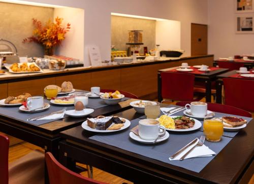 Makanan di atau berdekatan hotel