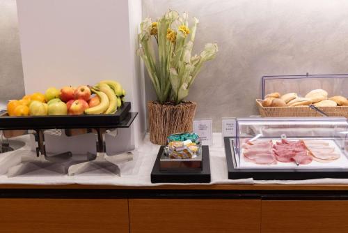 Makanan di atau berdekatan hotel