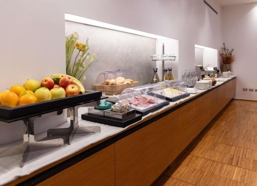 Makanan di atau berdekatan hotel