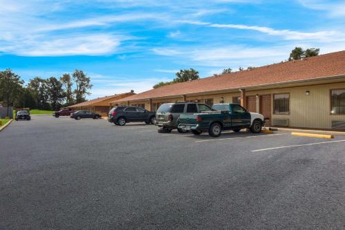 a parking lot with cars parked in front of a building at Econo Lodge in Cornersville