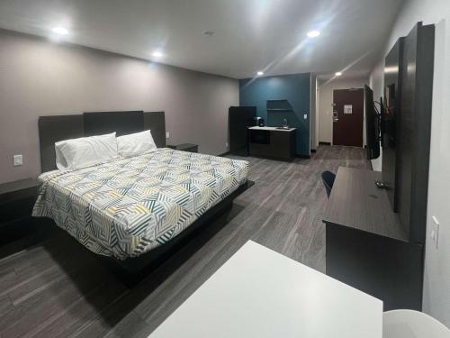 a bedroom with a bed and a desk in it at Studio 6 Oklahoma City, OK South in Oklahoma City