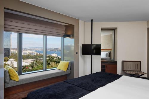 Televisyen dan/atau pusat hiburan di Gezi Hotel Bosphorus, Istanbul, a Member of Design Hotels