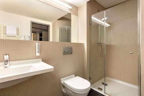 Vienna House Easy by Wyndham Stuttgartにあるバスルーム