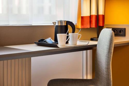 Příslušenství pro přípravu čaje a kávy v ubytování Vienna House Easy by Wyndham Cracow