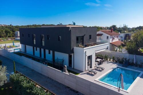 Villa Elite 1 & 2 with Two Heated Pools - by Istrabook