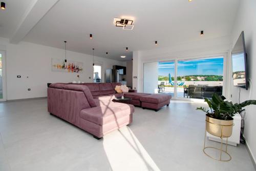 Villa Elite 1 & 2 with Two Heated Pools - by Istrabook