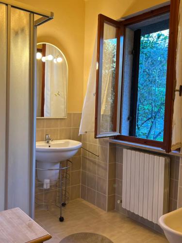 a bathroom with a sink and a mirror at Casa Elisa in Gargnano