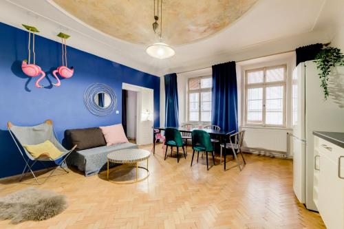 Curiosity apartments