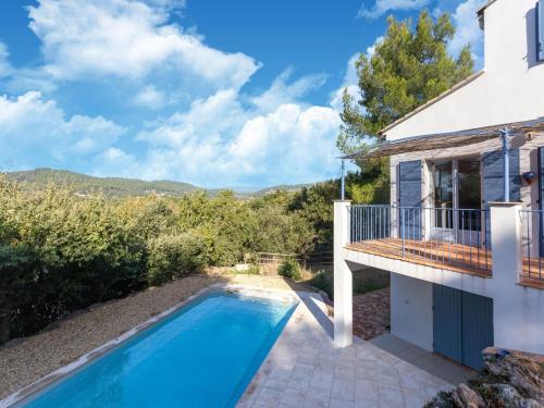 Les Bruyères villa with swimming pool nestled in the greenery