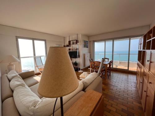 Appartement confortable avec vue sur l'océan, 2 chambres et balcon - FR-1-197-201