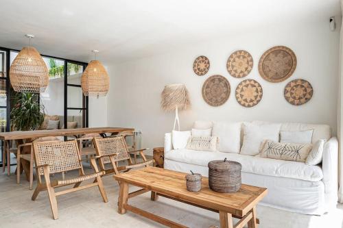 Ocean beachside house with pool 46