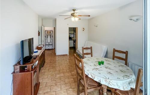a living room with a dining table and a television at Nice Apartment In Six-Fours-Les-Plages in Six-Fours-les-Plages