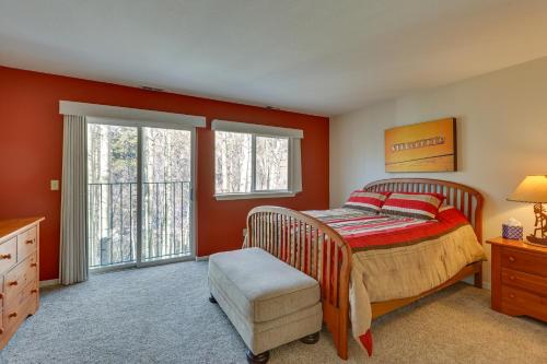 En eller flere senge i et værelse på Frisco Townhome Close to Ski Resorts and Hiking