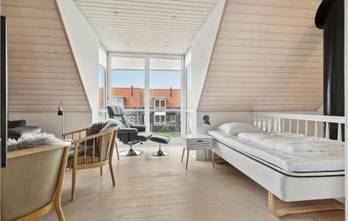 Gorgeous Home In Juelsminde With Wifiにあるベッド