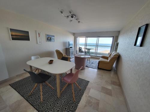 Appartement T3 Rénové avec Garage et Balcon, à 2 pas de la Plage - FR-1-92-880