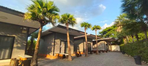 a building with palm trees in front of it at changrojresortkaengkhoi in Kaeng Khoi