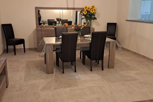 Sainte-Gemme-MartaillacにあるLogement entier chez Hélèneのギャラリーの写真