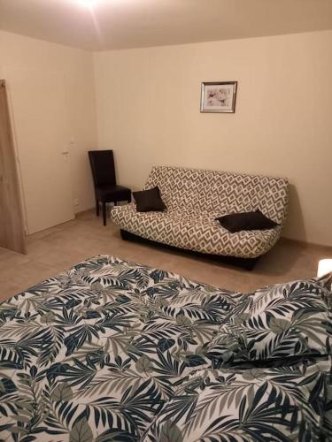 Logement entier chez Hélèneにあるベッド
