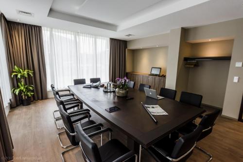 OZO Hotels Arena Amsterdamにあるビジネスエリアまたは会議室