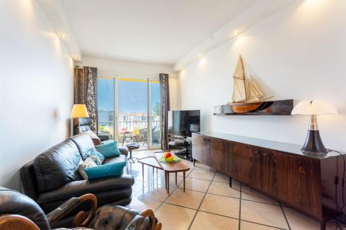 LE FRANCE AP4350 By Riviera Holiday Homes