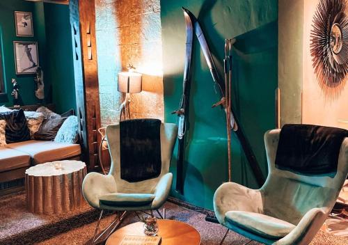 a living room with two chairs and a couch at Hit the Sky in Sankt Christoph am Arlberg