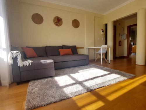 a living room with a couch and a rug at Sesimbra TOP in Sesimbra