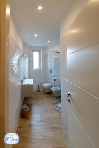 Bilik mandi di B&B IL GLICINE