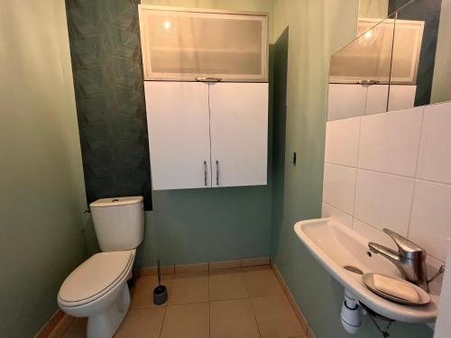 Bathroom sa Maison Les Sables-d'Olonne, 4 pièces, 8 personnes - FR-1-197-566