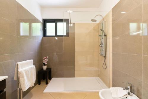 Koupelna v ubytování Casa Mia, a Dream Spot With Heated Pool