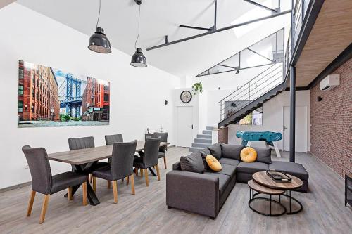 a living room with a couch and a table at Ô Loft - 3 chambres avec 3 salles de bains - parking - climatisation in Albi