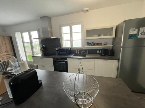 Una cocina o zona de cocina en Maison Moderne à Saint-Denis