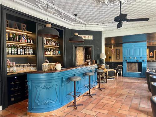 a blue bar with stools in a restaurant at Hotel de Charme Le Sud Bretagne in Pornichet