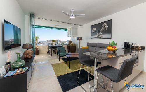 Mountain & Ocean Oasis