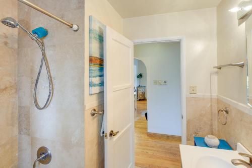 een badkamer met een douche en een wastafel bij Dog-Friendly California Home with Patio, Near Hiking in La Mesa