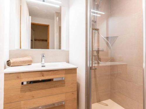 a bathroom with a sink and a shower at Appartement Valmorel, 5 pièces, 11 personnes - FR-1-291-700 in Valmorel