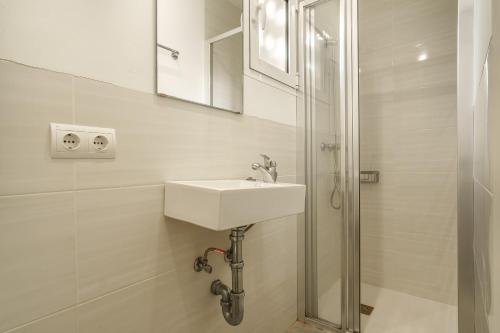 Et badeværelse på G403 Gran Canal by Mallorca Villa Selection